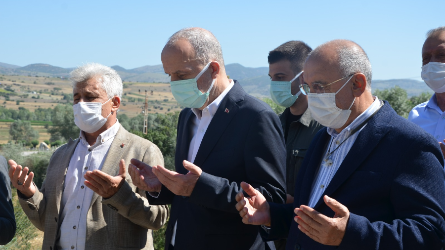 15 TEMMUZ ŞEHİDİMİZ ÖMER TAKDEMİR KABRİ BAŞINDA DUALARLA ANILDI 
