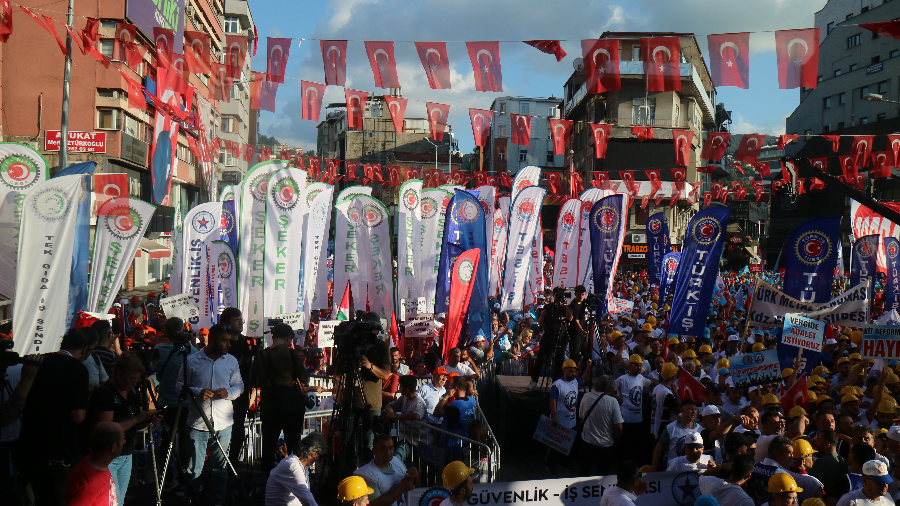 Konfederasyonumuz TÜRK-İŞ’in “Zordayız Geçinemiyoruz” Mitingi Zonguldak’ta Gerçekleştirildi.